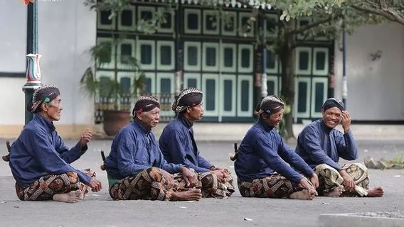 Syarat Menjadi Abdi Dalem Keraton Yogyakarta Beserta Proses Pendaftarannya: Apakah Kalian Tertarik Mencobanya?