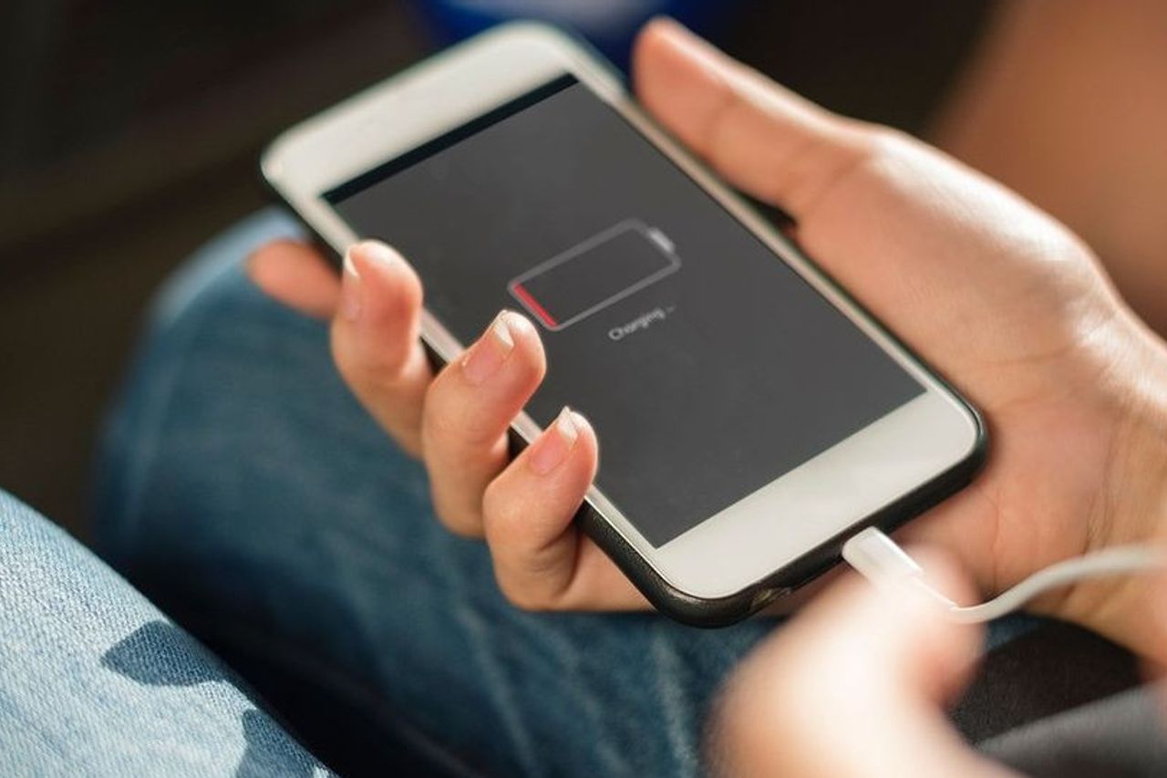 IPhone BHを確認する方法と、バッテリーの状態が急速に減少する原因