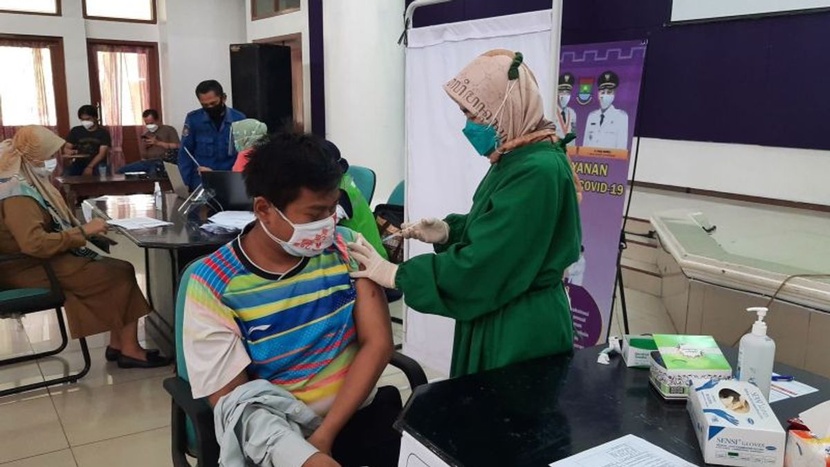 إصدار رسالة معممة ، حكومة تانجيرانج ريجنسي تستهدف 11,300 عامل صحي لتلقي اللقاح الداعم الثاني