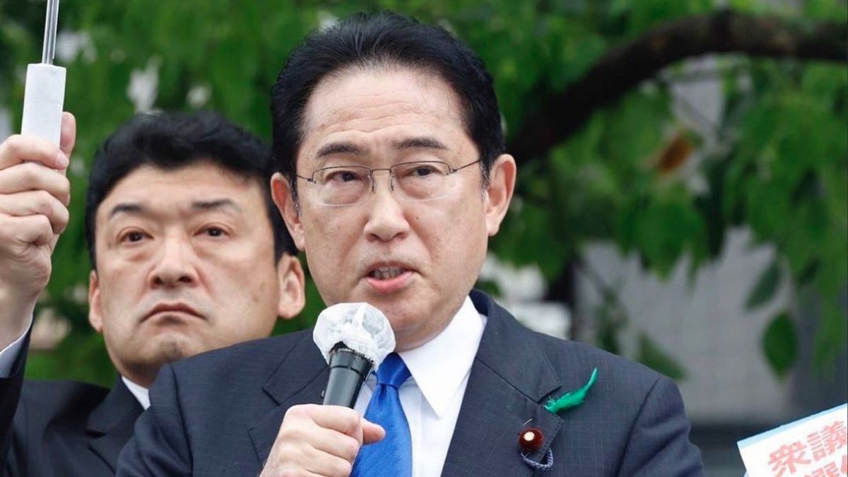 Police Injured In Japan's Wakayama Explosion During Kishida's Speech