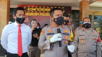 Perampok Toko di Bandung yang juga Ambil Satu Pak Rokok dan Satu Dus Permen Ditangkap