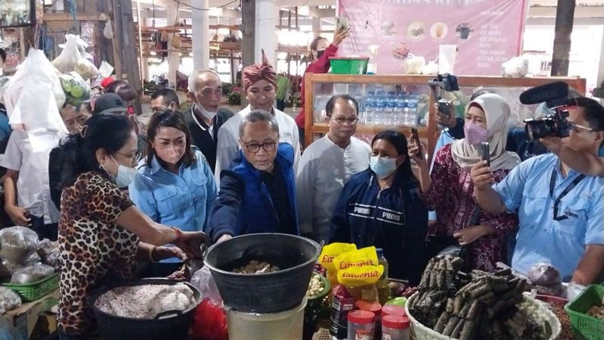 贸易部长Zulhas在Pasar Kasih Kupang审查Staples的供应和价格