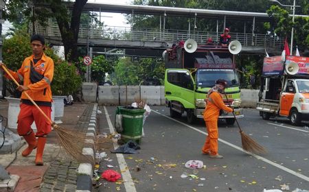 Aksi Demo Tolak Tapera di Patung Kuda Bubar, Giliran PPSU Bersihkan Sampah