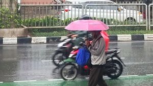 アワス!BMKGはインドネシア東部の3つの地域を思い出させ、雷と強風を伴う雨に注意してください