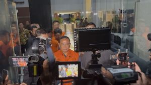 Berompi Oranye dan Diborgol Usai Jadi Tersangka KPK, Sudewo Minta Warga Pati Tenang