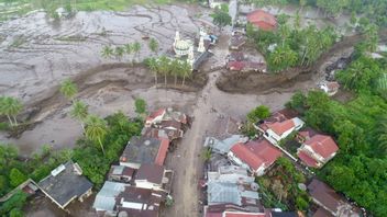 西苏门答腊丹那 Datar Regency的洪水,7人被发现死亡