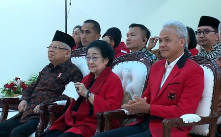 Pakai Jas Merah, Capres Ganjar Hadiri HUT ke-51 PDIP Duduk Sebelah Megawati