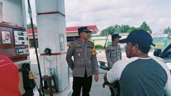 إلى أن يرتفع دعم الوقود، تنشر شرطة بانغكا تينغاه أفرادها في محطة الوقود