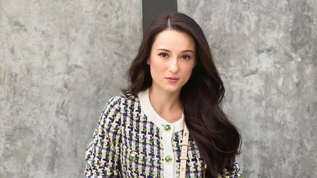 Congratulations! Julie Estelle Give Birth To First Child