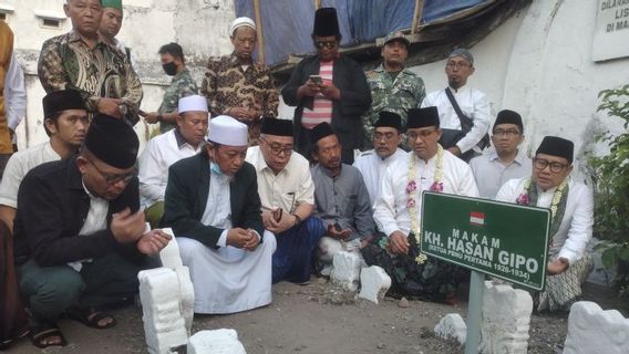 Anies-Cak Imin Ziarahi Makam Ketum PBNU Pertama