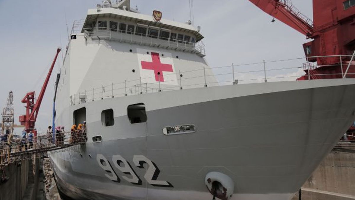 TNI KRI 病院船 ラジマン・バワ 赤海航路近くのパレスチナ・ガザ住民のための支援