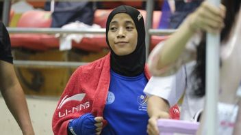 Nadya Nakhoir在2021年Cabor Kick拳击东南亚运动会上向印度尼西亚捐赠了第一枚铜牌越南