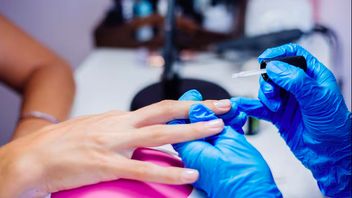 an gel officiel interdit en Europe, beaux ongles se révèlent toxiques?