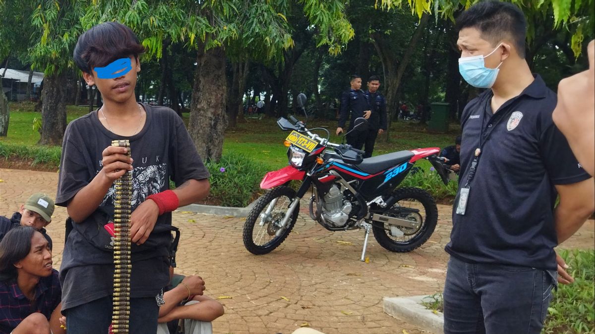 Teenager With Skull Tattoo Carries 63 Bullet Casings At The April 11 Demonstration, Eko Kuntadhi Hints That There Is A Trap To Make Indonesia Riot
