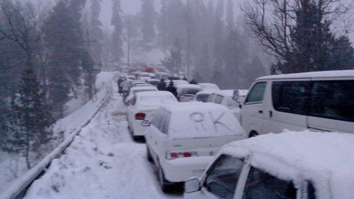 パキスタンの吹雪で22人が死亡:当局は警告と禁止を出したと言い、インドネシア市民は生き残る