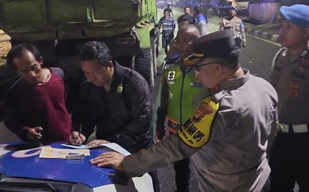 Petugas Amankan Satu Sopir Positif Narkoba dan Meminta Putar 93 Truk Tambang