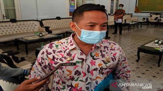 COVID-19 Melonjak, Masyarakat Bangkalan Bisa Tersenyum karena Dapat Sembako Gratis 