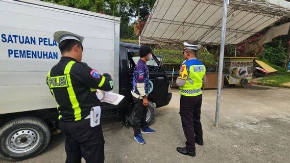 MBGプログラム車はバンガヤン・カルバールで罰金、運転手は免許証を持っていなかった