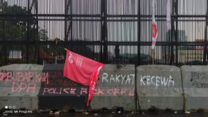 Depan Gedung DPR RI Steril dari Pendemo, Letupan Gas Air Mata Masih Terdengar Arah Slipi Pejompongan