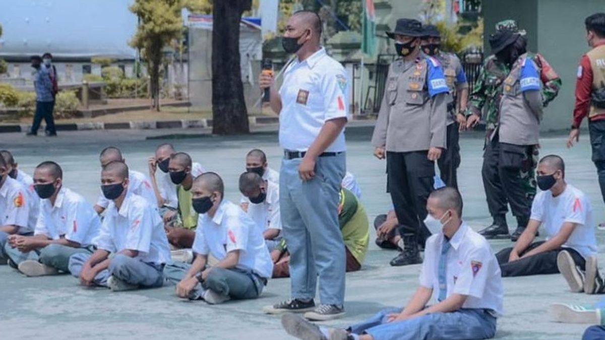 Hundreds Of Students Who Fight In Karawang Participate In State Defense Training