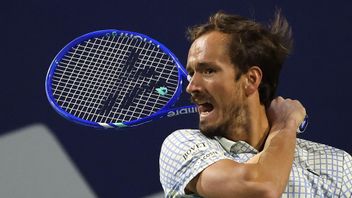 دانييل ميدفيديف يوقف كارلوس ألكاراز في إنديانا ويلز