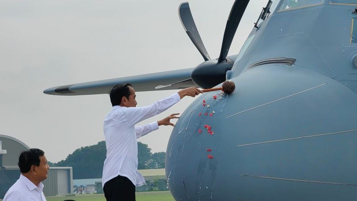 Jokowi Cek Pesawat Baru TNI AU C-130J-30 Super Hercules A-1339