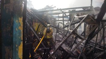 3 Toko dan 2 Kendaraan Jadi korban Kebakaran Bengkel di Kramat Jati, Kerugian Ditaksir Rp228 Juta