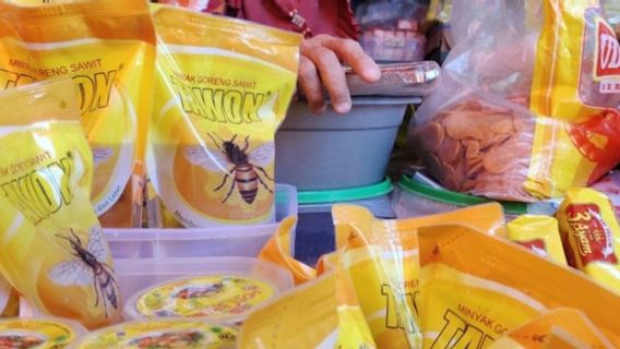 Pedagang di Pasar Tradisional Bandarlampung Keluhkan Kelangkaan Stok Minyak Goreng, Harga Tembus Rp25.000/Liter