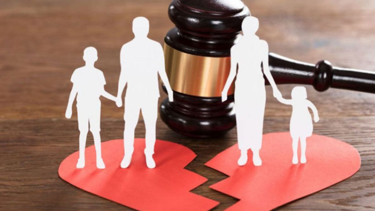What is the Law if a Wife Asks for a Divorce but Her Husband Refuses? Here is the Explanation from Islamic Law and the State
