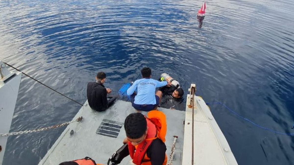 Six Days Passed, Toddler Passenger KM Cahaya Arafah Who Drowned In Tokaka Waters Has Not Been Found