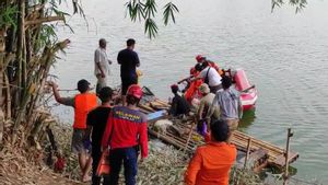 Unable To Hold The Family's Economic Burden, The Angkot Driver Suicide At Lake Situ Gintung Ciputat