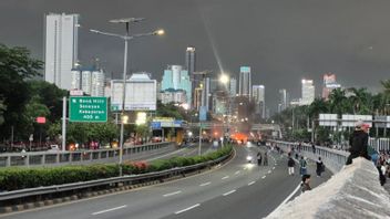 Hujan Deras, Aksi Massa di Depan DPR Mereda