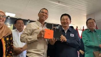 South Korean Minister Awarded Acting Governor Heru Album BLACKPINK And BTS After Being Invited By Nik LRT
