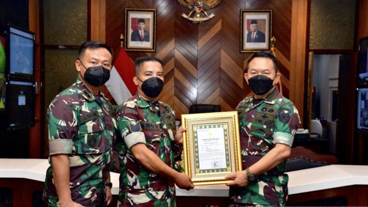 Army Chief Of Staff General Dudung Rewards Soldier Who Failed Armed Theft
