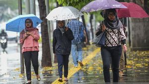 Waspada! Lebaran ke-2, Hujan Guyur Jakarta Sejak Kamis Pagi