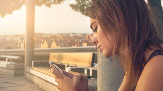 Son Mari Préfère Regarder Liverpool Au Lieu De Faire L’amour, Cette Femme Triche