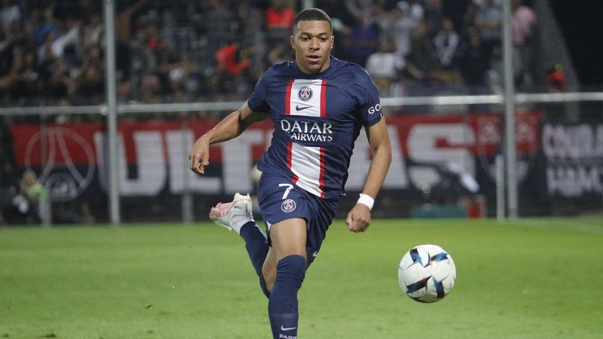Rooney Advises Mbappe To Leave PSG If You Want To Be At Messi And Ronaldo's Level
