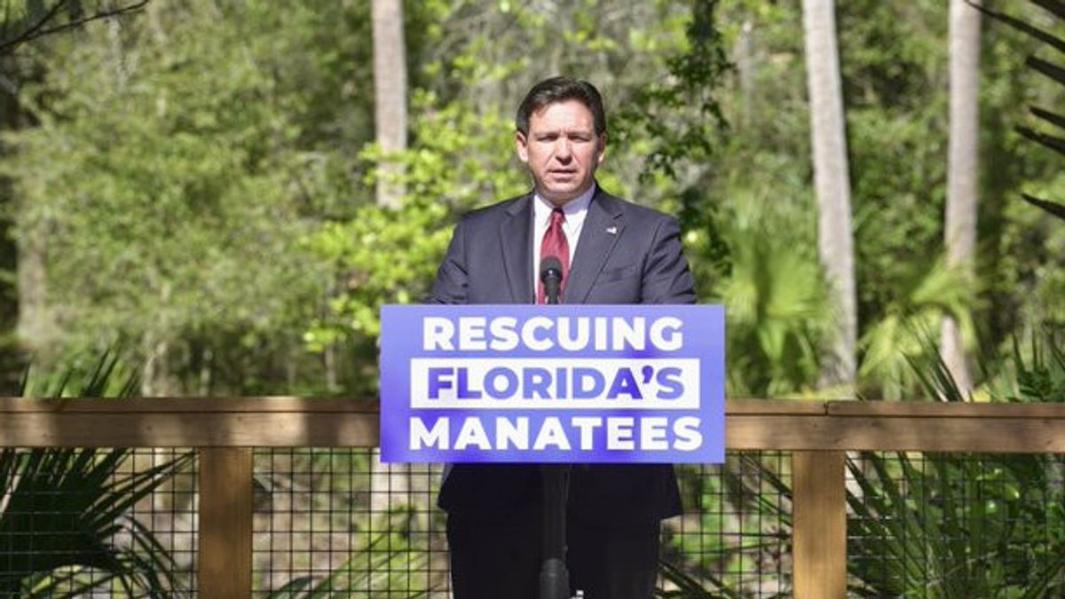 Le gouverneur de Floride signe une loi sur les enfants de moins de 14 ans contre les médias sociaux