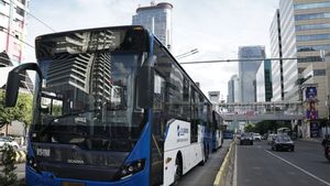 Bus Transjakarta Mendadak Mati Mesin di Perlintasan Rel Kereta, Penumpang Berlarian, Sopir Disanksi