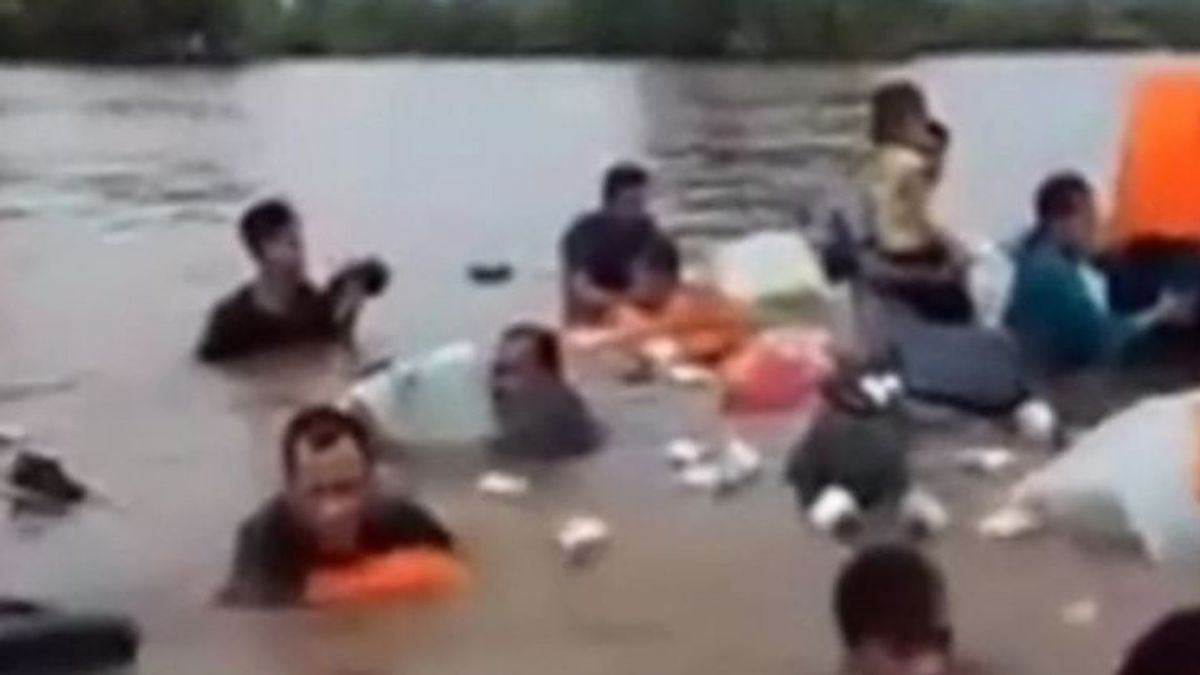    Kapal Tenggelam di Inhil Riau, 22 Penumpang Selamat