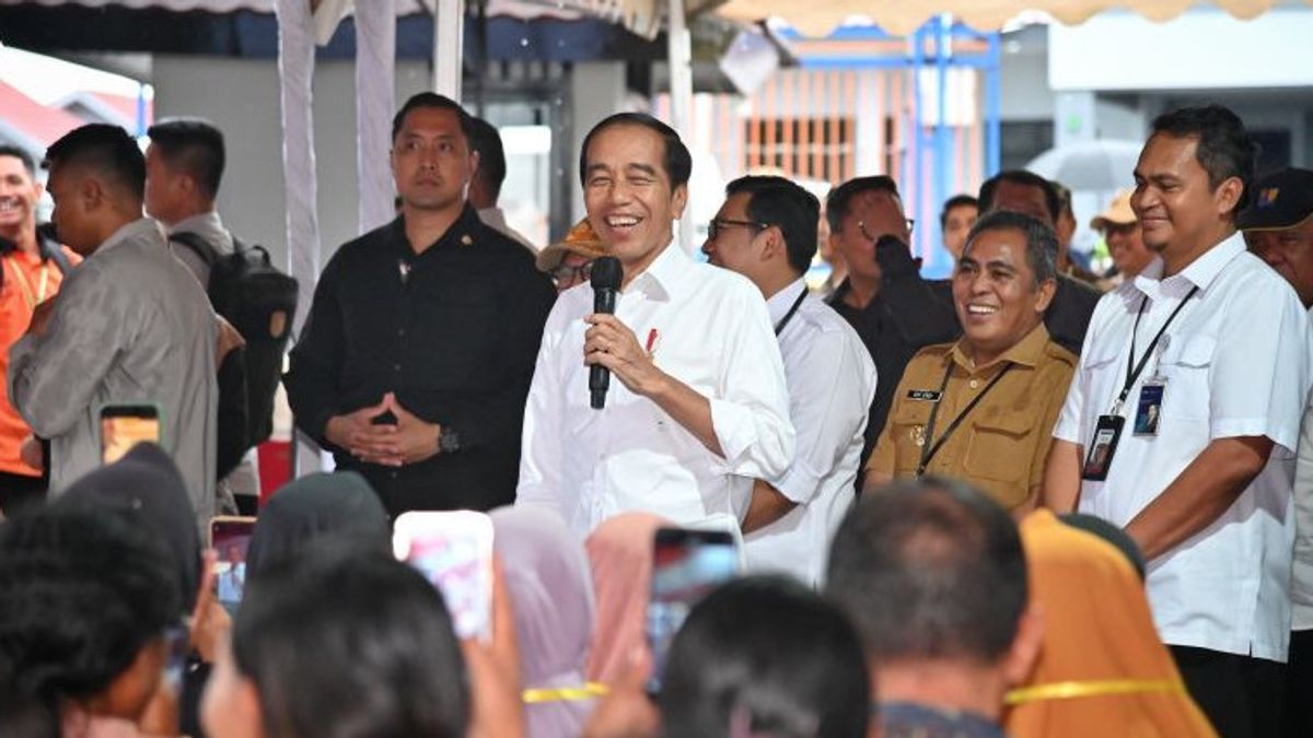 Jokowi vérifie le stock de riz tout en partageant de l’aide alimentaire dans West Manggarai NTT