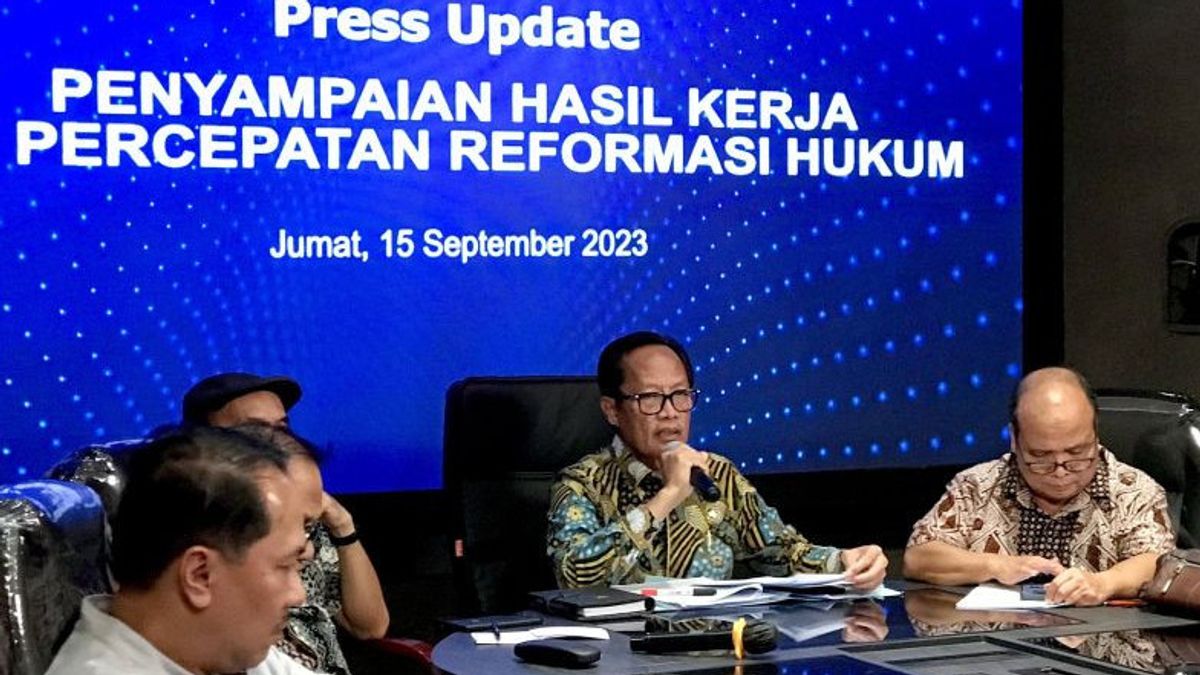 Jokowi Still Studying 150 Recommendations For The Acceleration Of Legal Reform Formation Mahfud MD