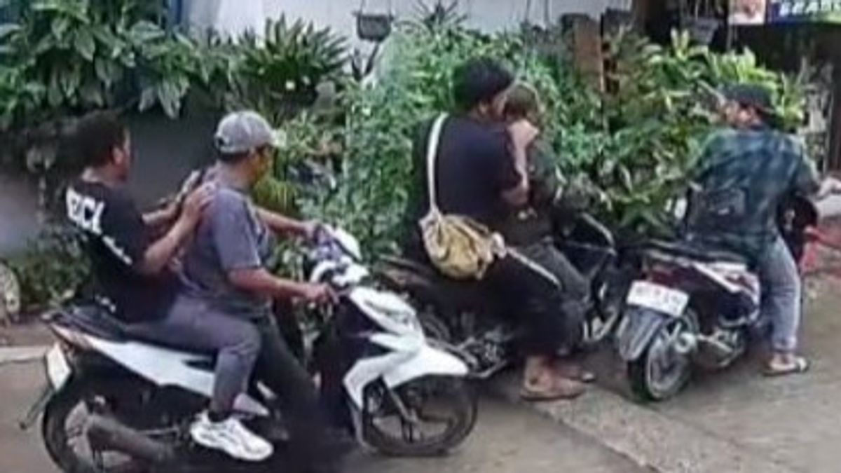 Komplotan Pria Mengaku Debt Collector di Cengkareng Beraksi Membawa Senjata Tajam