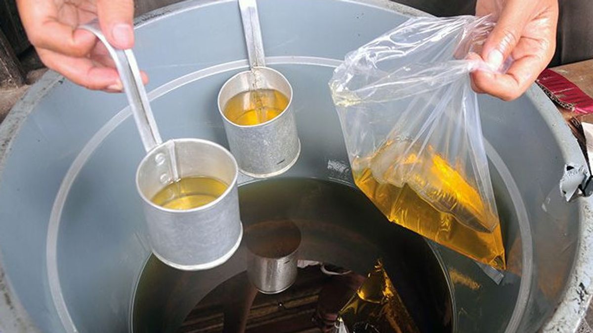 Government Bans Sales Of Bulk Cooking Oil Starting In Early 2022, Economist: Can't Stop Suddenly, Revocation Must Be Slow