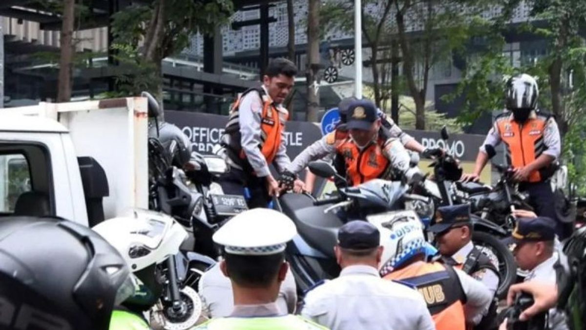 Pramono Janji Bangun Gedung Parkir Urai Kemacetan di Senopati