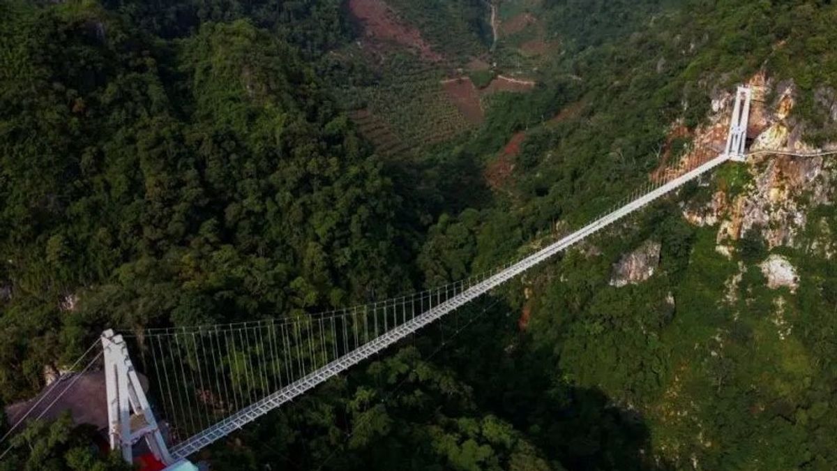 Di Vietnam Ada Jembatan Kaca yang Terbentang Sepanjang 632 Meter
