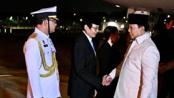シドニーに到着すると、プラボウォはアルバニアの首相と直接会う
