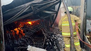 Gudang Motor Listrik di Meruya Hangus Terbakar, Kerugian Capai Ratusan Juta
