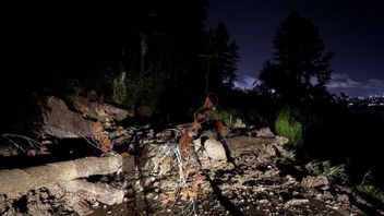 Landslide,  Road Clogging,  Access to Lut Tawar-Takengon, Central Aceh Disrupted