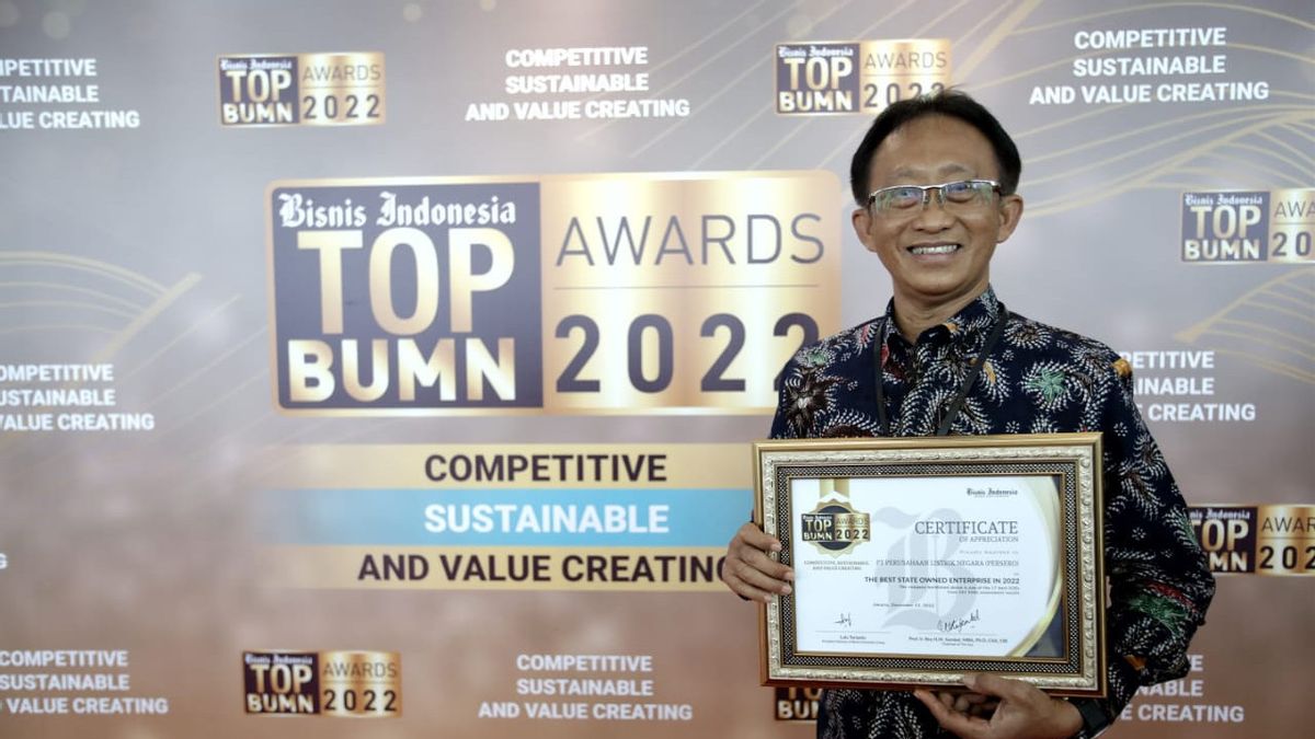 Berkontribusi Pulihkan Ekonomi Nasional, PLN Raih Top BUMN Awards 2022